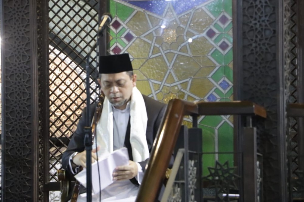 Wagub Kaltim Menjadi Khatib di Mesjid Darusalam